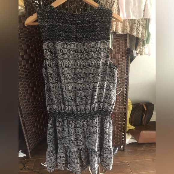 JOIE 100% silk lined, textured dress - Picture 2 of 5